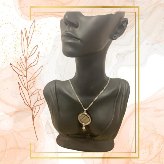 Collier Anti Ondes avec pendentif femme métal et pierre Œil de Tigre